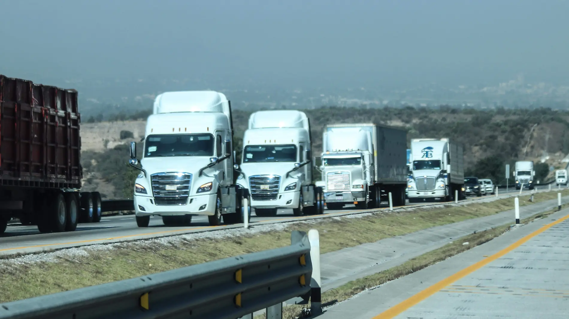 Tailers-Camiones-Transporte de Carga-Transportistas-Carretera-Pachuca (1)